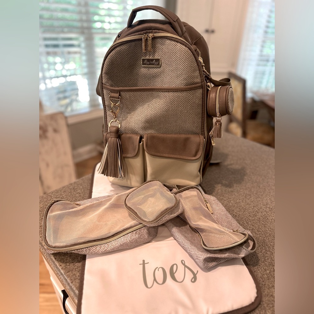 Itzy Ritzy Boss Bag Vanilla Latte - Like NEW